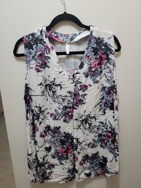 Blue Sky Sleeveless V-Neck Tank in White with Pink & Gray Floral Print
